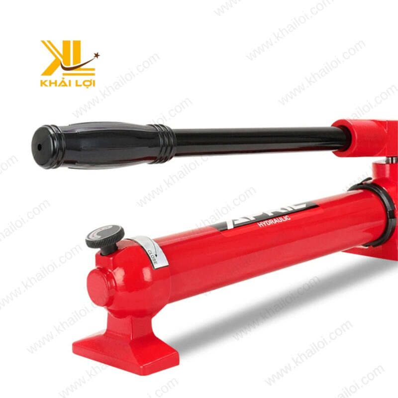 Hình ảnh Bơm tay thủy lực chụp trên nền trắng, làm nổi bật thiết kế hiện đại.