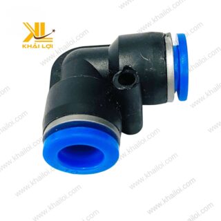 Co Nối 2 Đầu Ống Khí Nén PV trong tay người sử dụng, cho thấy kích thước thực tế và tính dễ dàng khi thao tác.