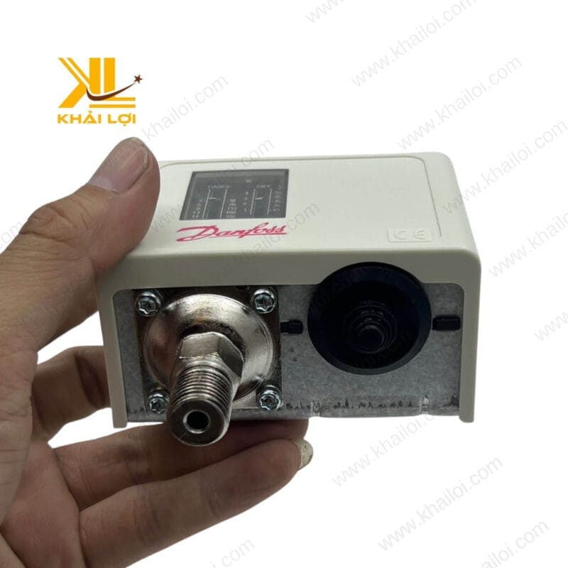 Công Tắc Áp Suất Danfoss trong ứng dụng kiểm soát áp suất hệ thống.
