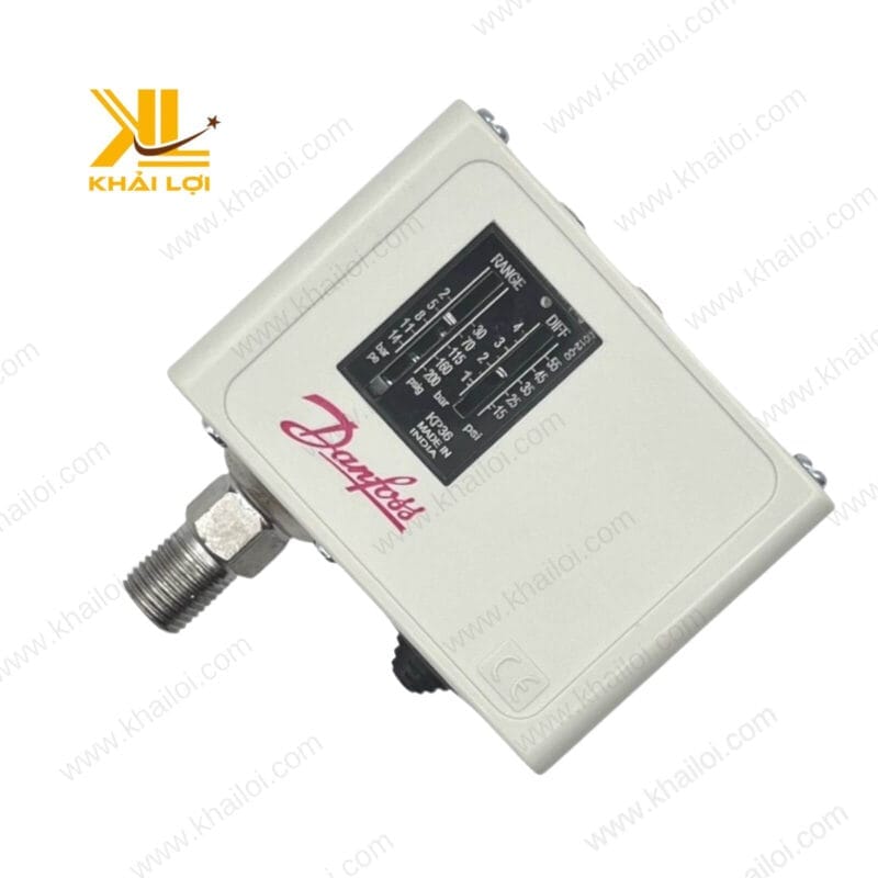 Cận cảnh thiết kế công tắc áp suất Danfoss với độ chính xác cao.