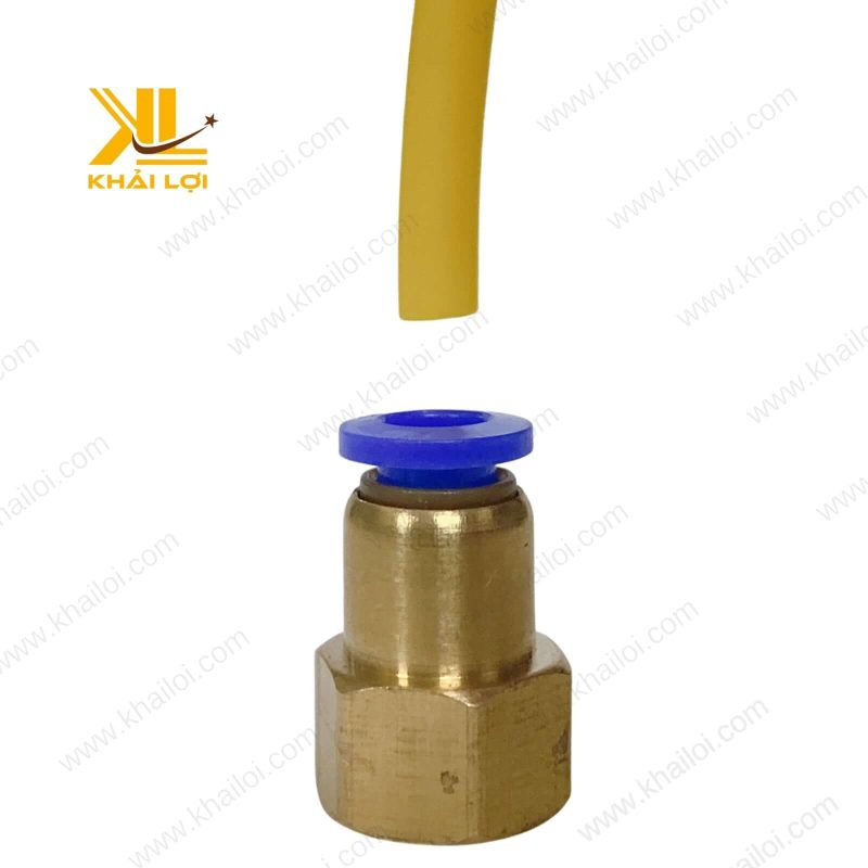 Thiết kế ren trong của đầu nối PCF, dễ kết nối.