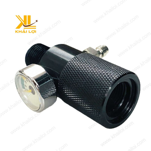 Cận cảnh chi tiết đầu nối của Đầu bơm tay Cont, dễ dàng kết nối với hệ thống.