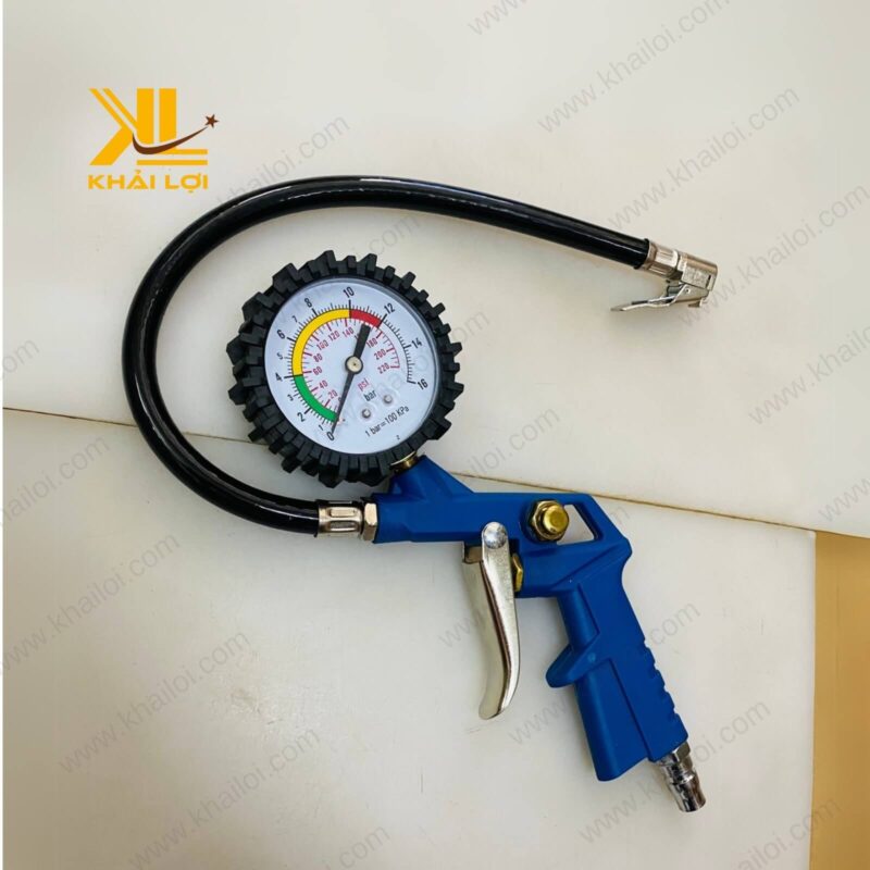 Đầu bơm xe máy với thiết kế nhỏ gọn, dễ dàng tháo lắp và sử dụng.