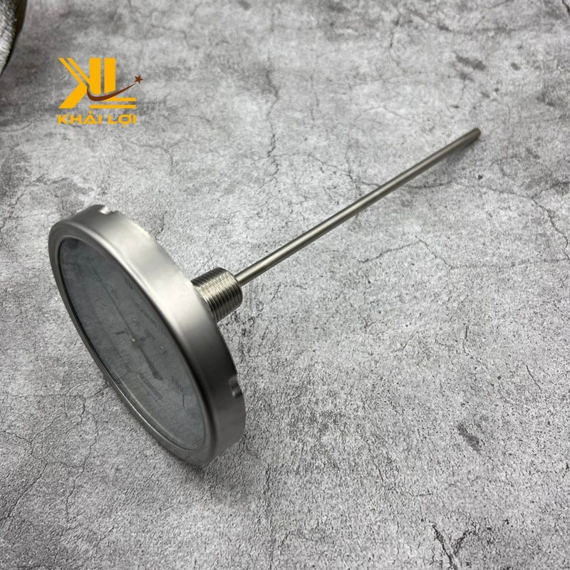 Cận cảnh mặt đồng hồ nhiệt độ Yamaki với thang đo chi tiết