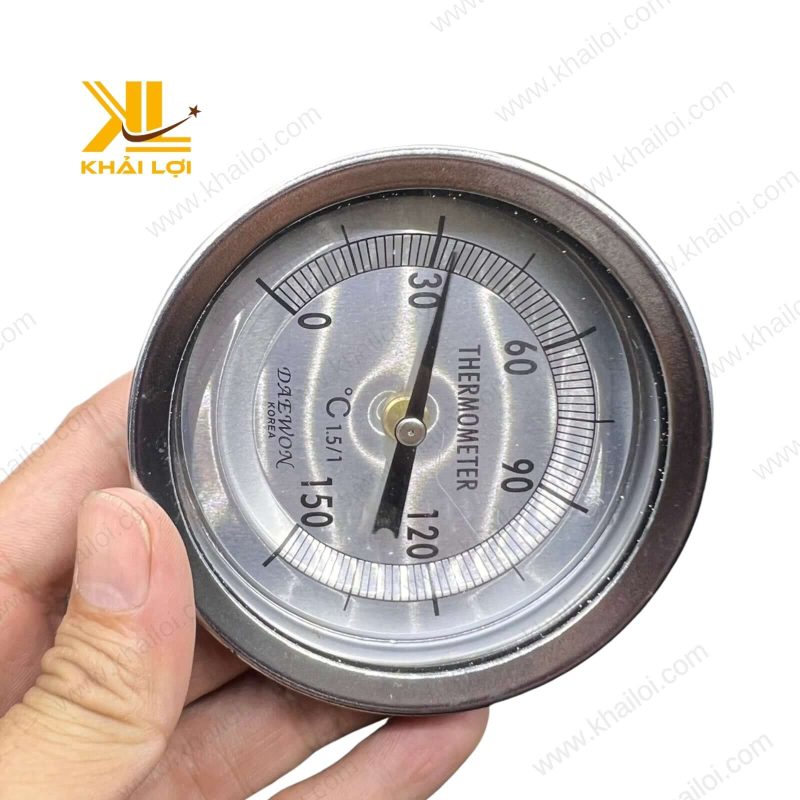 Hình ảnh cận cảnh đồng hồ nhiệt độ Daewon với mặt số hiển thị rõ ràng và kim chỉ chính xác