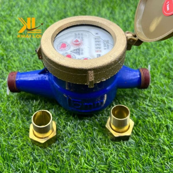 Đồng hồ nước với thiết kế mặt số rõ ràng và vỏ ngoài bền chắc