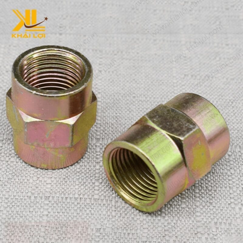 Hình ảnh măng sông sắt 7 màu trong môi trường lắp đặt hệ thống ống.