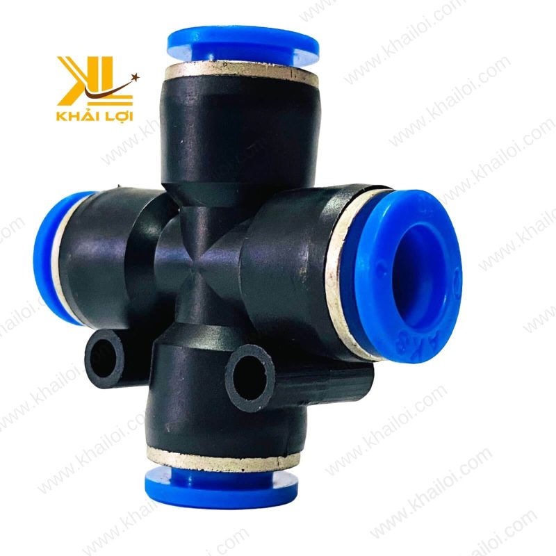 Kỹ thuật viên đang dễ dàng cắm một ống khí nén vào đầu nối PZA mà không cần dụng cụ.