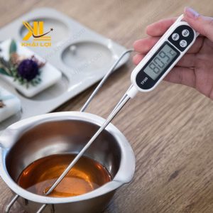 Nhiệt kế TP300 được chụp trong môi trường đo nhiệt độ thực tế.