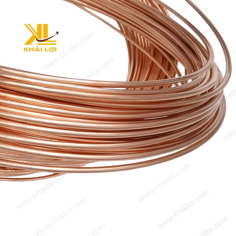Ống đồng với bề mặt mịn và sáng bóng tự nhiên.