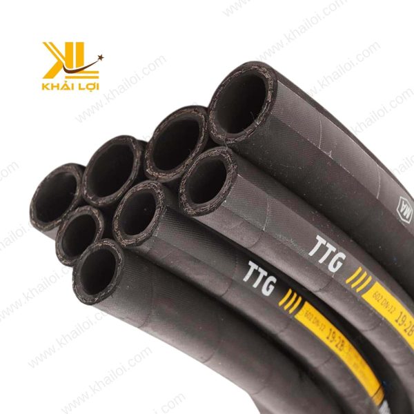 Cấu trúc mặt cắt của ống thủy lực Titan, cho thấy rõ lớp cao su trong, lớp thép gia cường và vỏ ngoài.