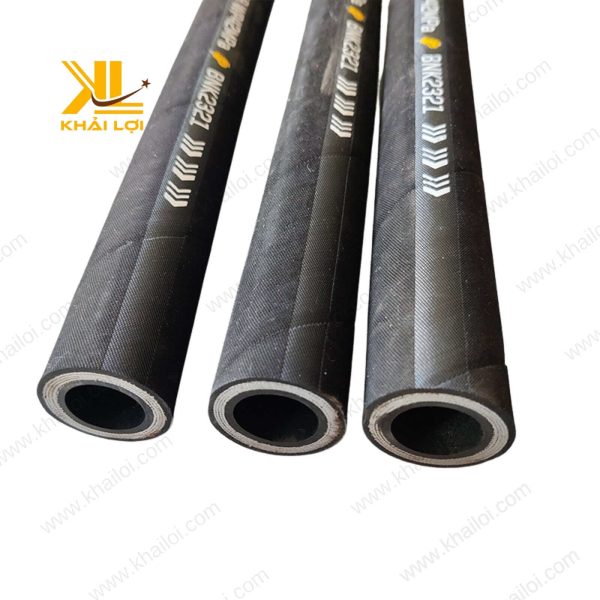 Lớp gia cố bằng thép bện cường độ cao, yếu tố tạo nên khả năng chịu áp lực của ống Titan.