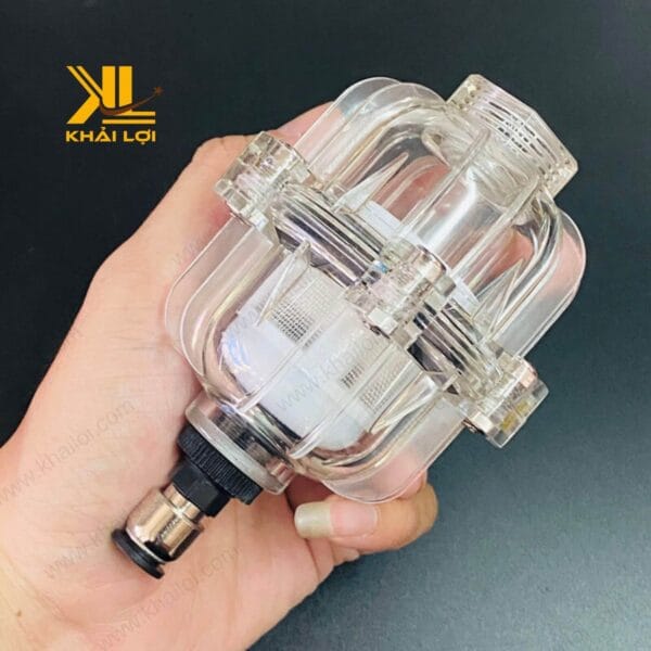Cận cảnh thân phao nước tự xả VR, nhấn mạnh chất liệu bền chắc.