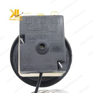 Ảnh chụp mặt sau rơ le nhiệt độ, hiển thị đầy đủ thông tin kỹ thuật.