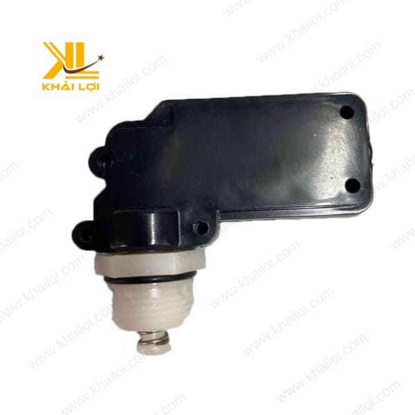 Hình ảnh rơ le áp suất rửa xe trên nền trắng.