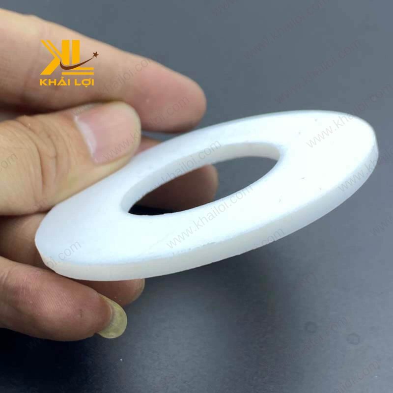 Ron mặt bích TEFLONG PTFE 10K với màu trắng đặc trưng, chống ăn mòn tốt.