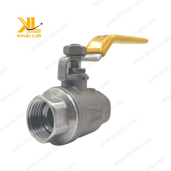 Hình ảnh cận cảnh tay gạt bọc nhựa của van bi inox 304.