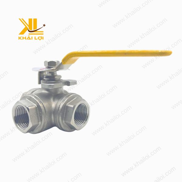 Nhân viên kỹ thuật đang kiểm tra độ kín của van bi ba ngã Khải Lợi.