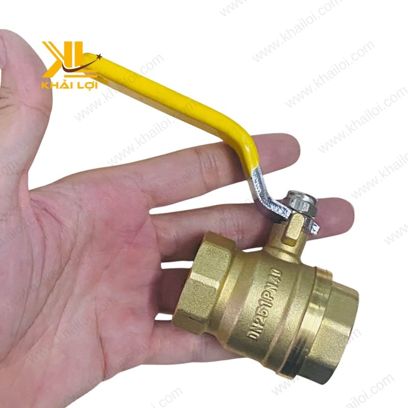 Cận cảnh tay gạt của van bi đồng ITALIA với thiết kế chắc chắn và dễ sử dụng.