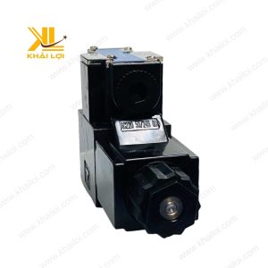 Ứng dụng van SAINTFON DSG trong việc điều khiển xi lanh của máy ép công nghiệp.