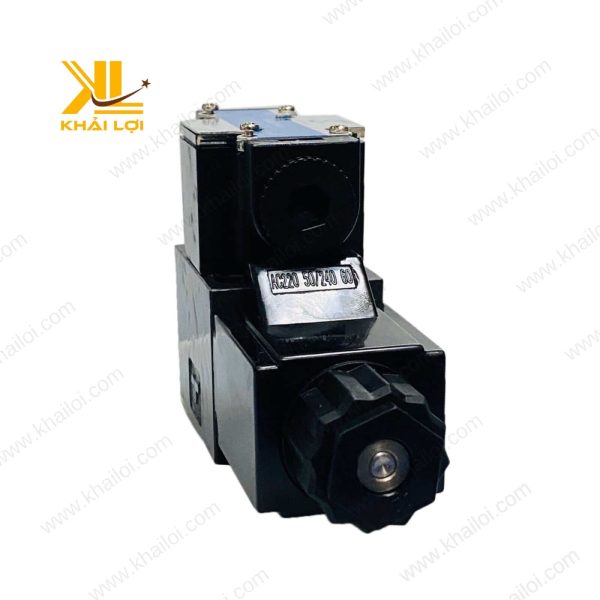 Ứng dụng van SAINTFON DSG trong việc điều khiển xi lanh của máy ép công nghiệp.