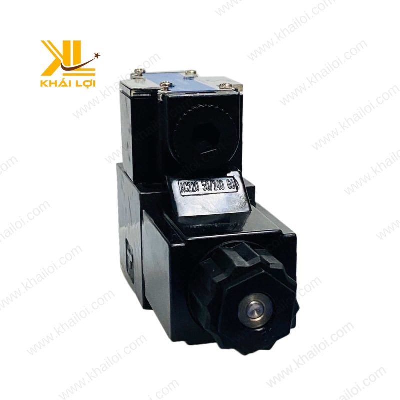Ứng dụng van SAINTFON DSG trong việc điều khiển xi lanh của máy ép công nghiệp.