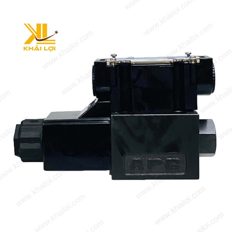 Cận cảnh cuộn coil điện 220VAC của van SAINTFON DSG, có vỏ bảo vệ chống bụi và nước.