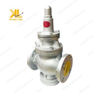 Cận cảnh thân van giảm áp hơi nóng gang TL-12 với lớp sơn bảo vệ.