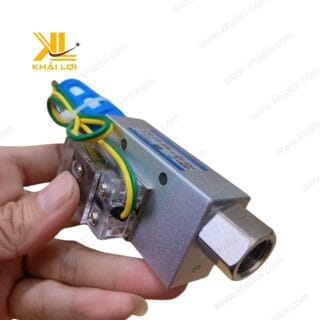 Van hút chân không có tiếp điểm CV - góc nghiêng làm nổi bật cấu trúc và các cổng kết nối.