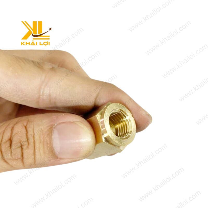 Cận cảnh từng chi tiết ren của Cà Rá Ren Trong Số 4, đảm bảo độ chính xác cao khi kết nối.