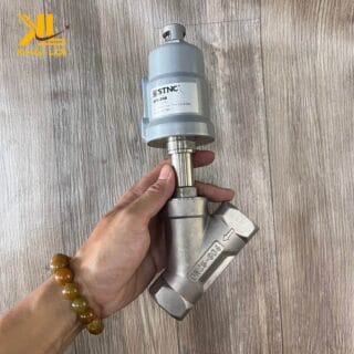 Thân van xiên STNC ZFC, nổi bật với thiết kế chắc chắn và các kết nối tiêu chuẩn BSPP hoặc NPT