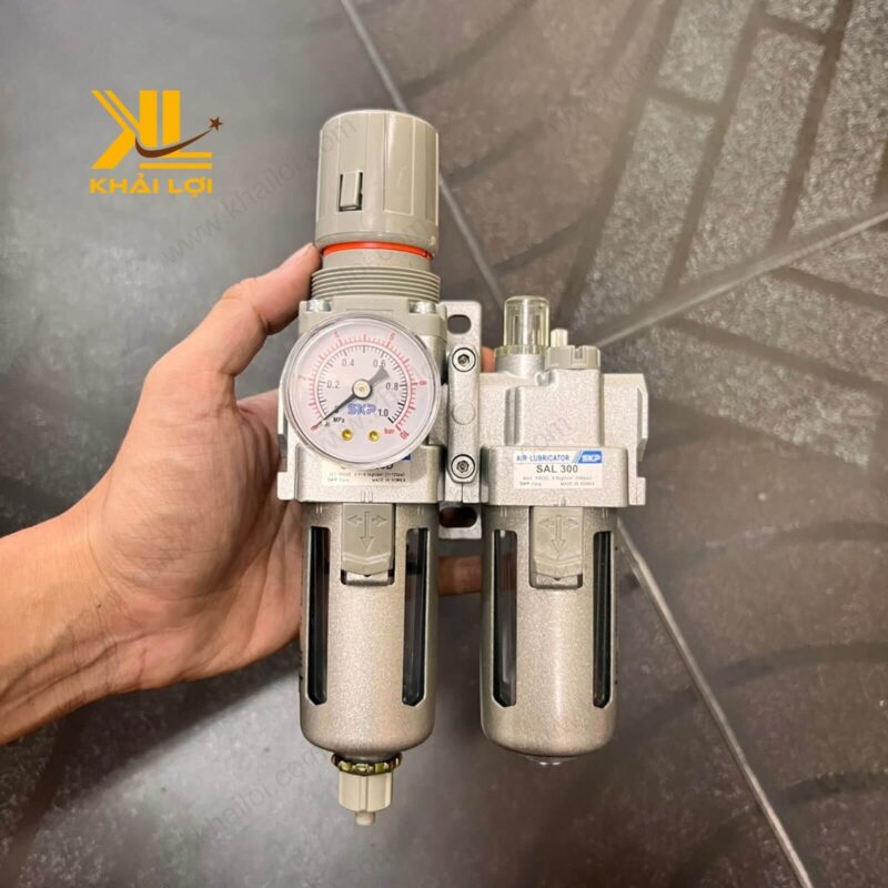 Cận cảnh bộ lọc tách nước và lọc dầu của Bộ Lọc Đôi Khí Nén SKP SAU.