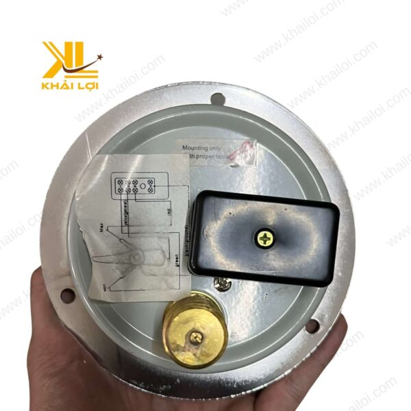Đồng hồ áp suất chân đứng YAMAKI Y100 bền đẹp.
