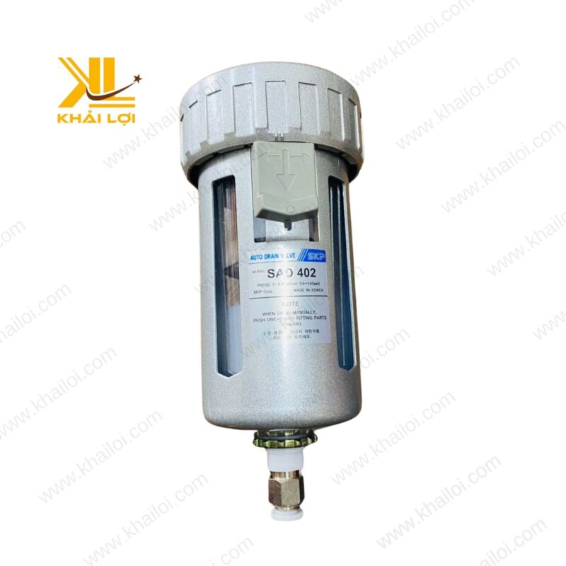 Cận cảnh phao xả tự động SKP SAD với nhãn hiệu SKP nổi bật.