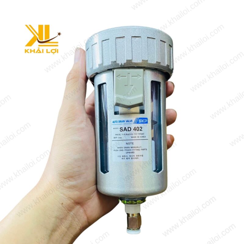 Phao xả tự động SKP SAD được lắp đặt trong hệ thống khí nén công nghiệp.