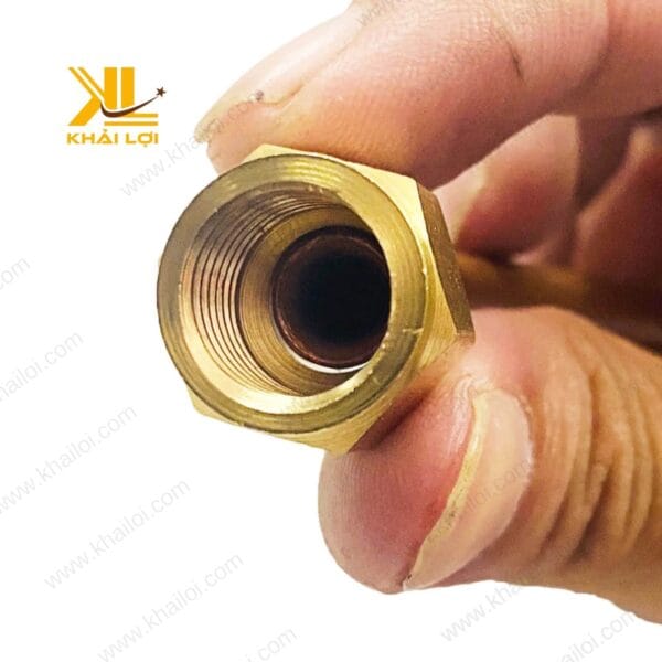 Hình ảnh chi tiết cấu tạo của tán siết lã ống đồng với thiết kế ren chuẩn và độ bền cao.
