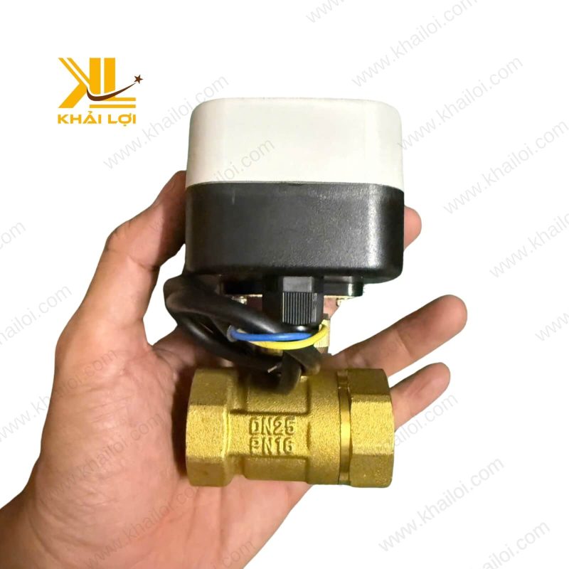 Hình ảnh thực tế Van Bi Điện Thau BVE với kết nối ren trong tiêu chuẩn.