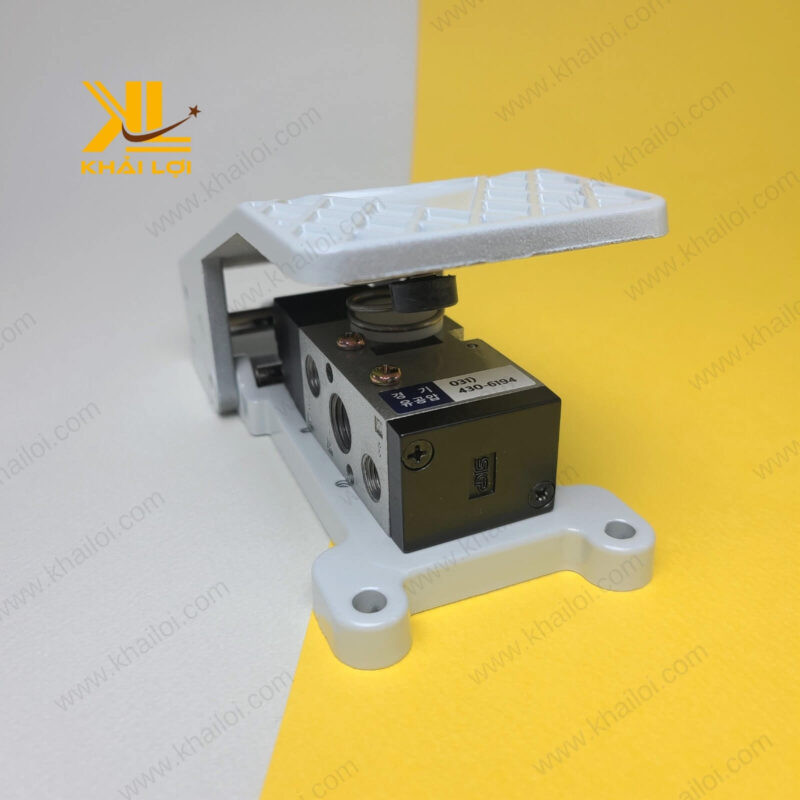 Ảnh chụp từ nhiều góc độ của van đạp chân khí nén SKP SFVM chất lượng cao.