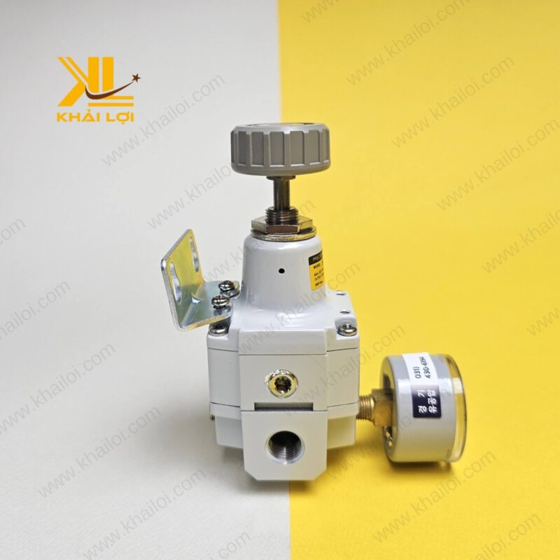 Mặt trước Van Điều Áp Khí Nén SKP SRP với bộ phận hiển thị áp suất dạng kim chất lượng cao.