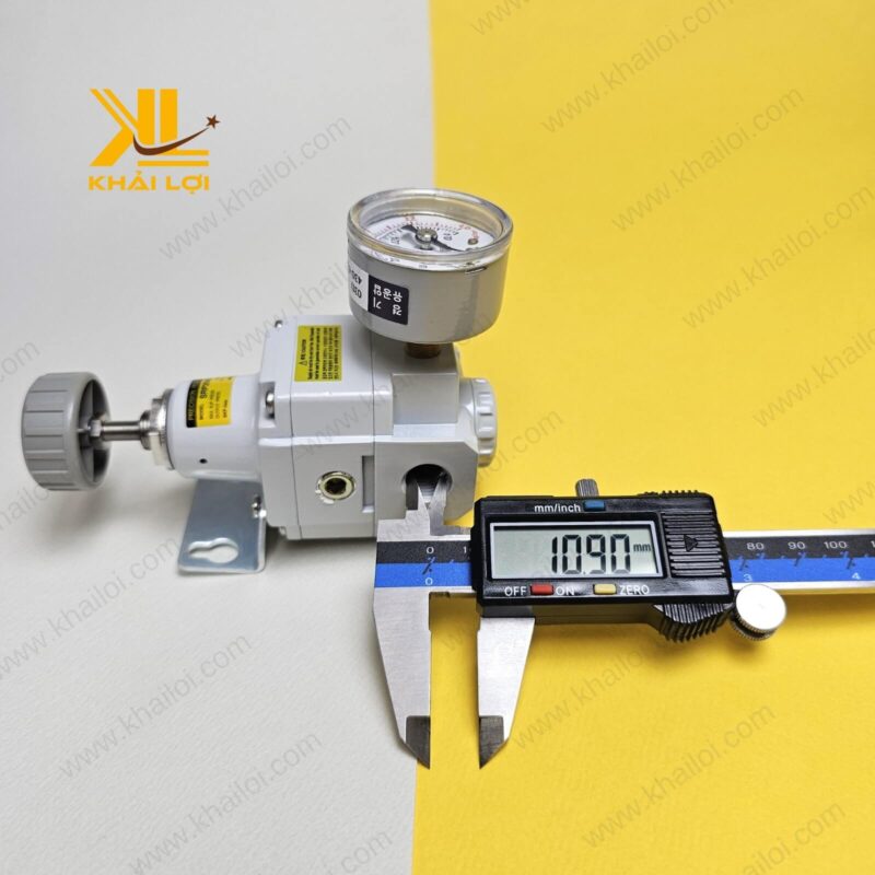 Cận cảnh thiết kế chi tiết của Van Điều Áp Khí Nén SKP SRP với chất liệu bền bỉ chống ăn mòn.
