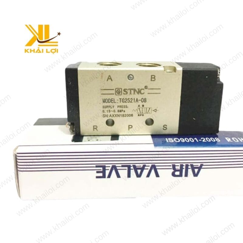 Van TG-A STNC với phụ kiện đi kèm như co nối và ống dẫn hơi, do Vật tư công nghiệp Khải Lợi phân phối.