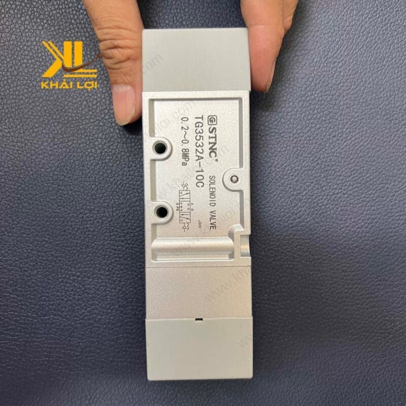 Hình ảnh mặt trước của Van Kích Hơi Khí Nén STNC TG, thể hiện rõ kết cấu chắc chắn và bền bỉ.