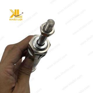 Cận cảnh thiết kế xi lanh khí nén hai đầu STNC TGAD TGAJ, chi tiết và chắc chắn.
