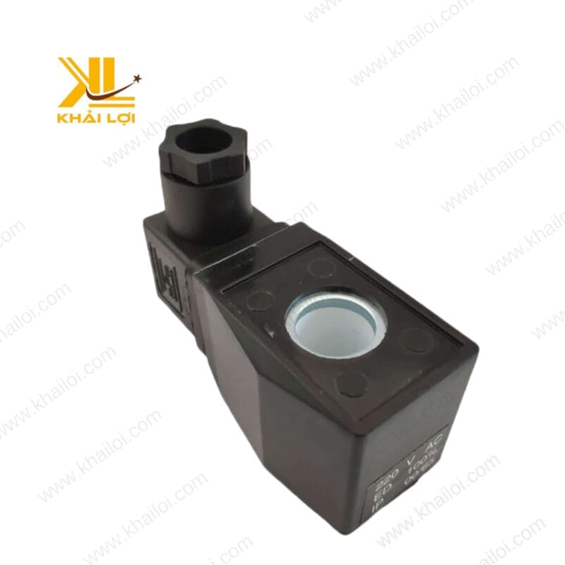 Cận cảnh coil đúc van điện từ STNC UW với thiết kế nguyên khối.