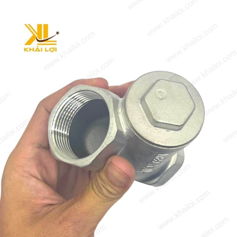 Lọc Y Inox 304 trong hệ thống làm mát công nghiệp, ảnh thực tế.