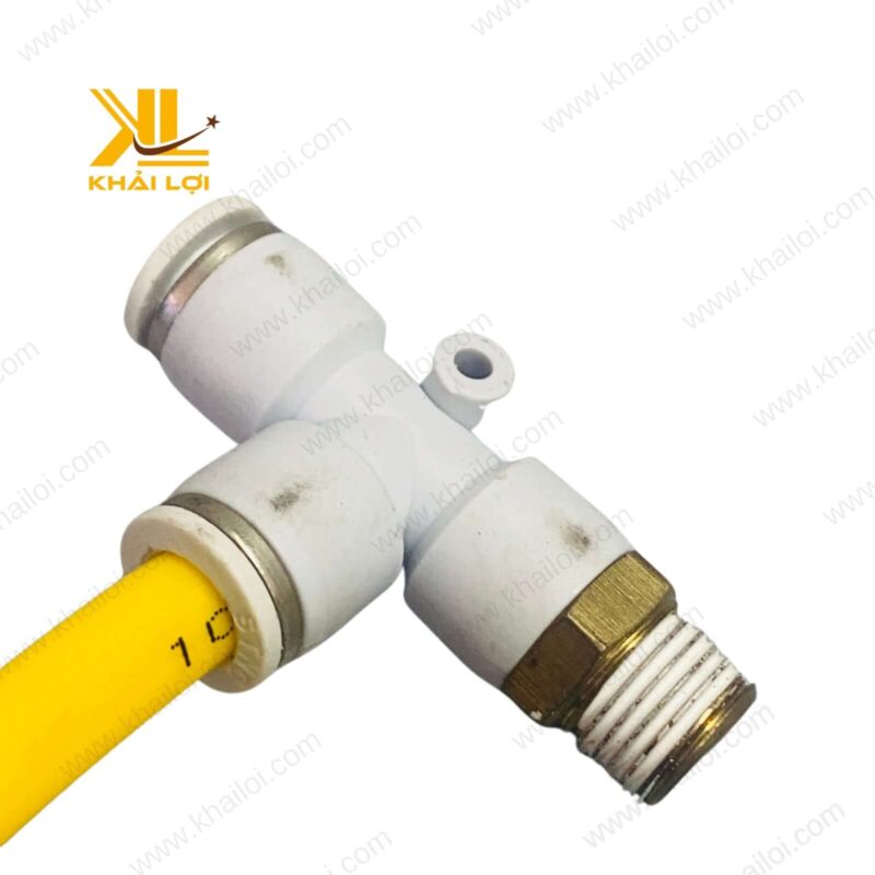 Chữ T Hai Đầu Ghim Ống Ren Bên Hông STNC YPD với hai đầu ren ngoài, giúp kết nối ống nhanh chóng.