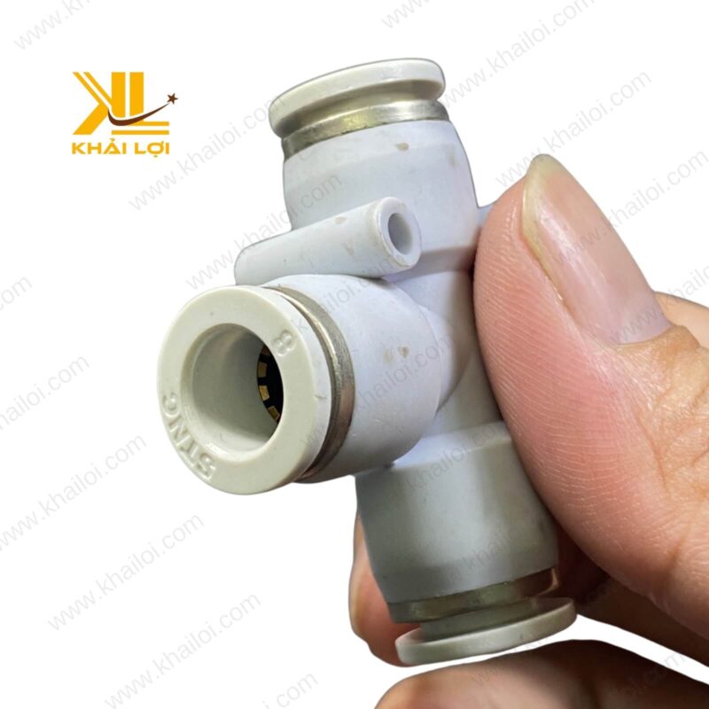Chữ Thập Nối Khí Nén STNC YPZA với cơ chế ghim ống nhanh, tiện lợi.