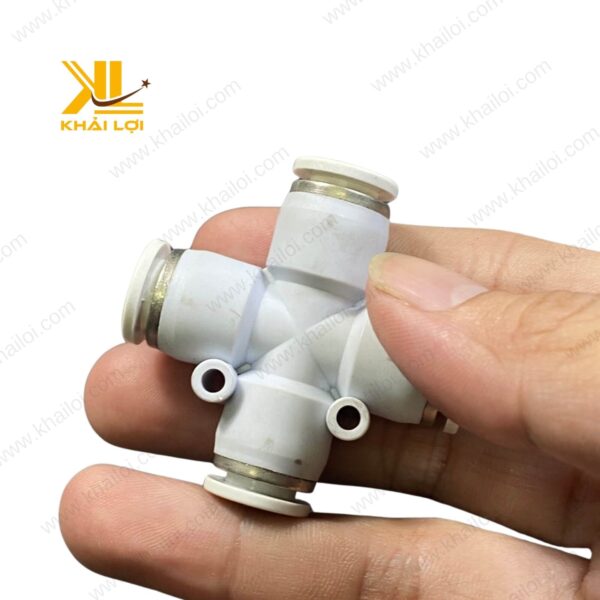 Sản phẩm Chữ Thập Nối Khí Nén STNC YPZA làm từ nhựa cao cấp, chống ăn mòn.