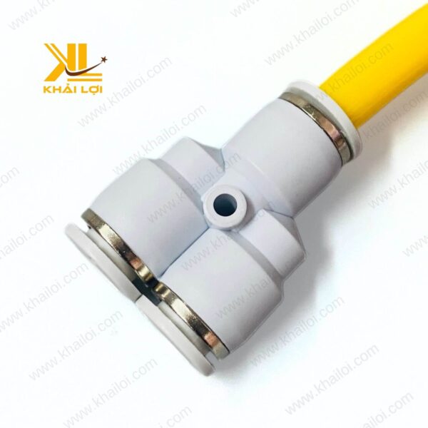 Chữ Y ba đầu nối ống khí nén STNC YPY với vòng giữ ống chắc chắn, chống rò rỉ khí.