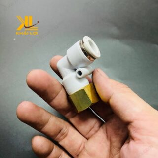 Cận cảnh co nối ống đầu ren trong STNC YPLF với thiết kế ren trong chắc chắn.